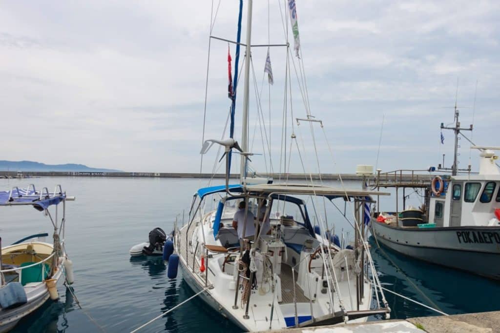 Segelschiff für eine Tour zum Thema Angeln in Kalamata