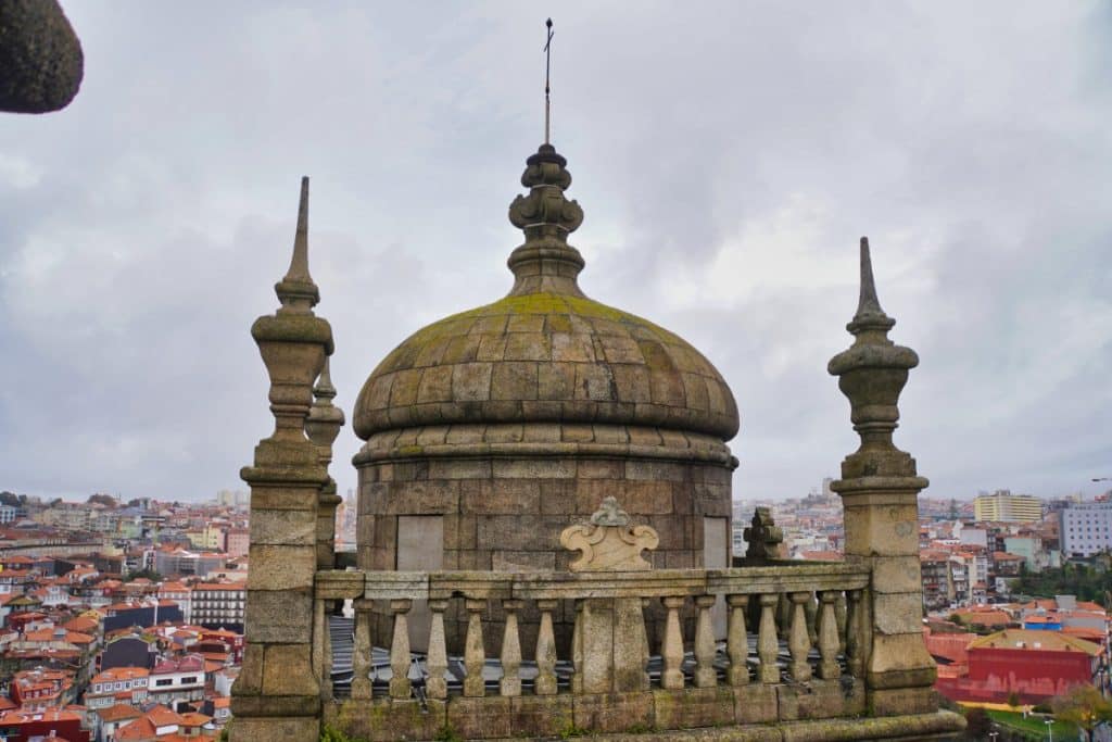 Turm der Kathedrale von Porto