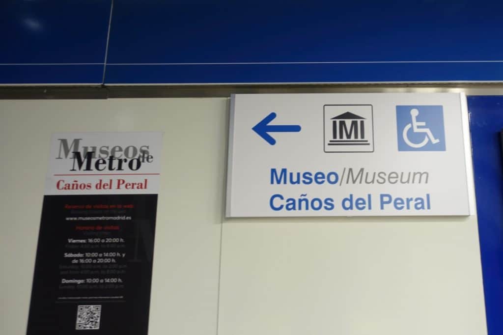 Metro Museum Madrid: Hinweisschild in der Metrostation