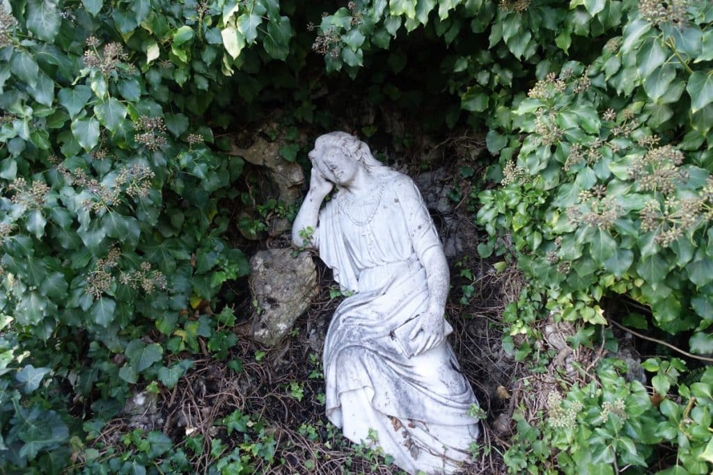 Statue auf dem Friedhof