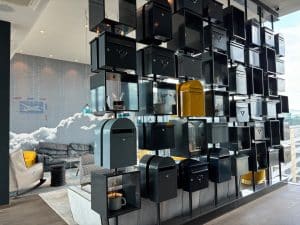 Motel One Leipzig-Post Briefkasten wand