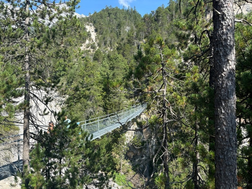 Hängebrücke in der Zimmerbergklamm bei Telfs