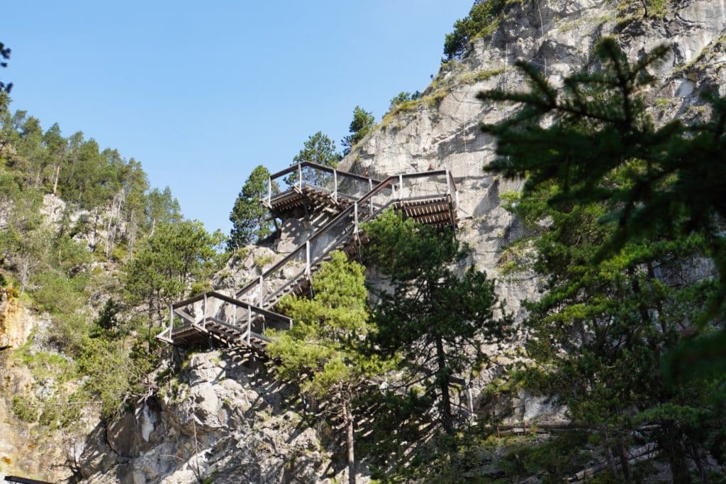 Treppen in der Steilwand