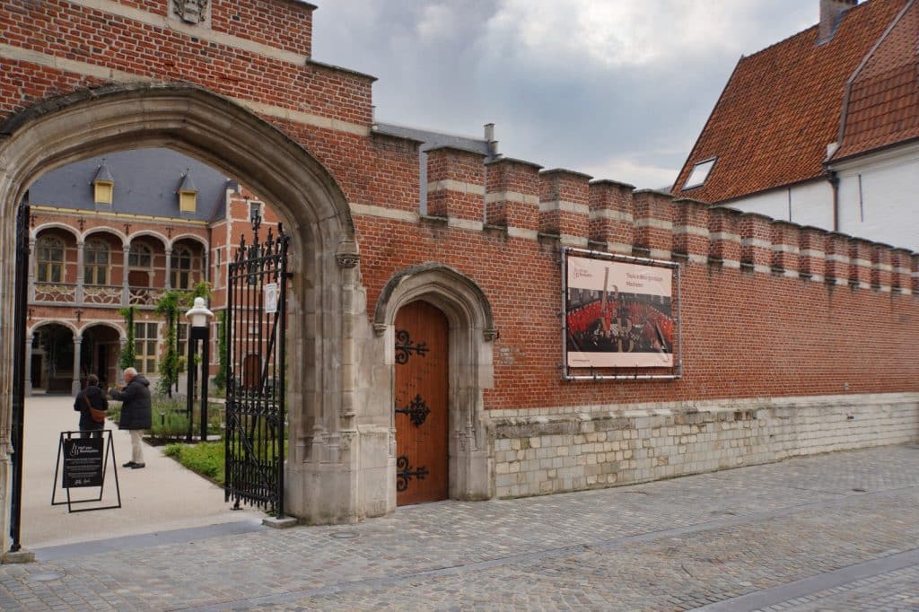 Eingang zum Museum Hof van Busleyden