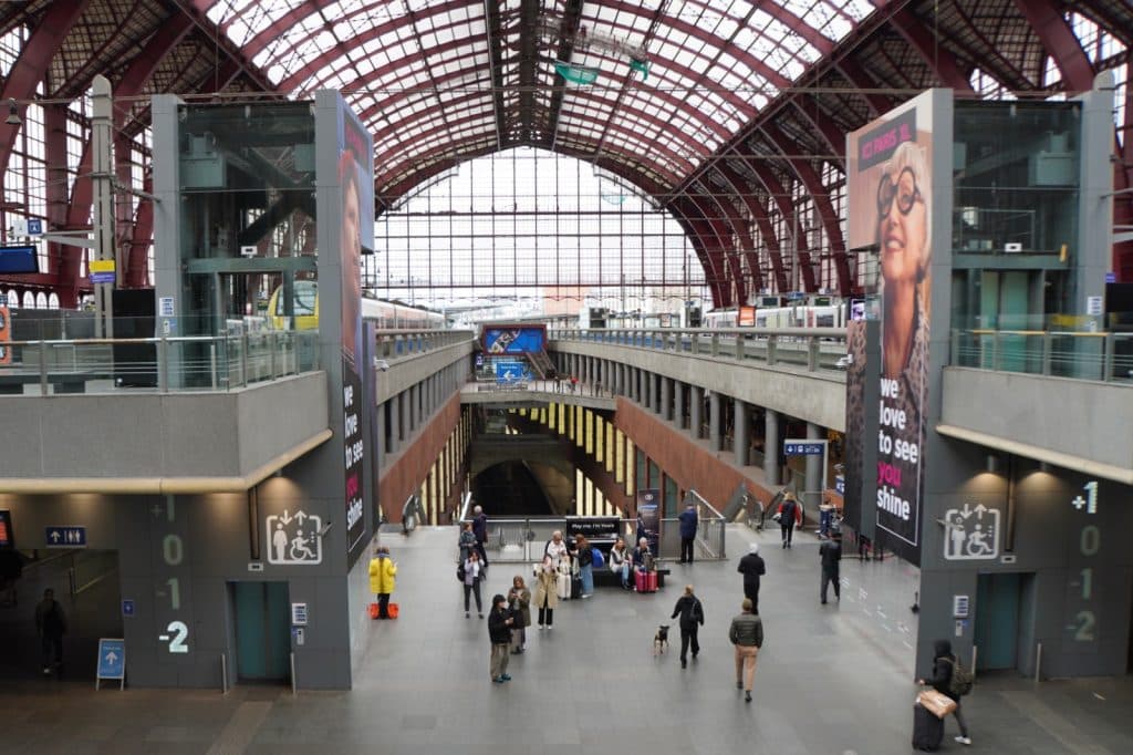 Bahnhof von Antwerpen oberer Ankunftsbereich