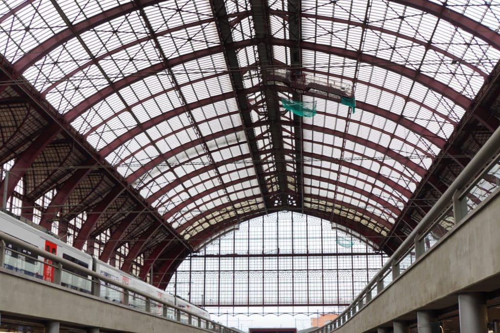 Dachkonstruktion der Bahnhofshalle in Antwerpen
