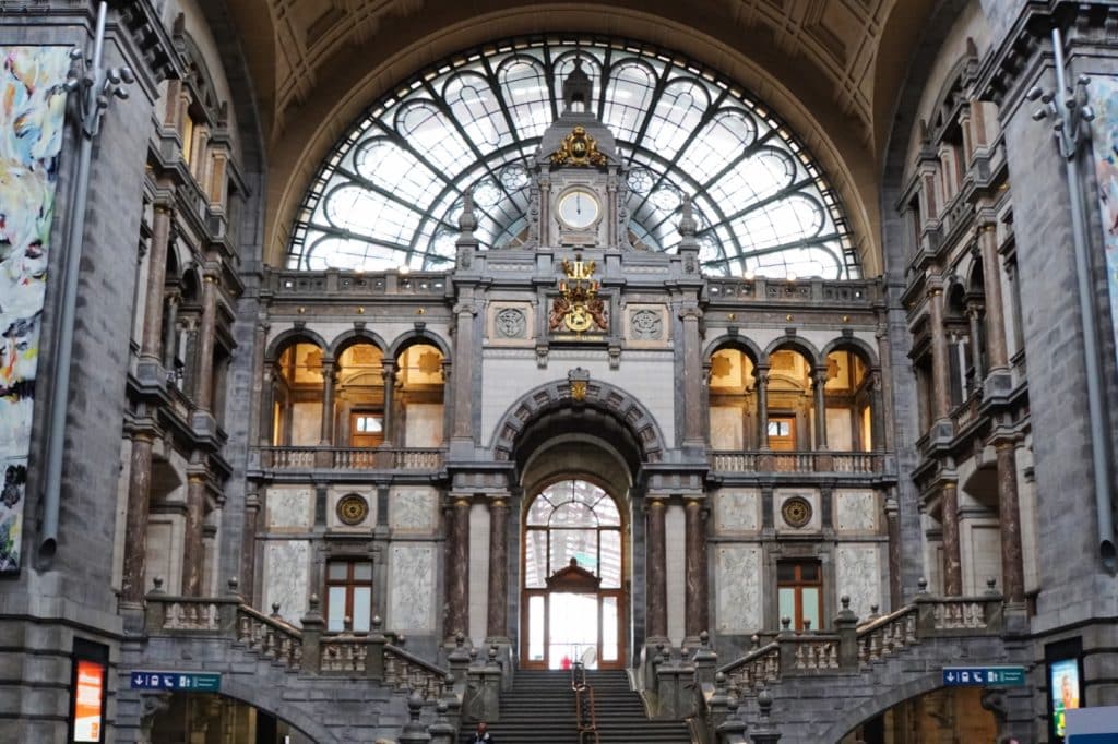 Eingangshalle im Bahnhof von Antwerpen