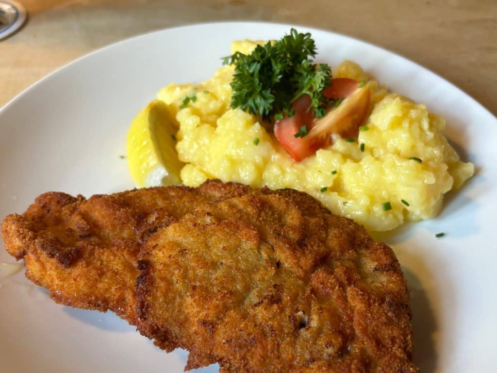 Schnitzel mit Kartoffelsalat
