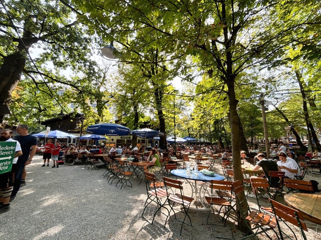 Augustiner Keller in München, Bedienbereich