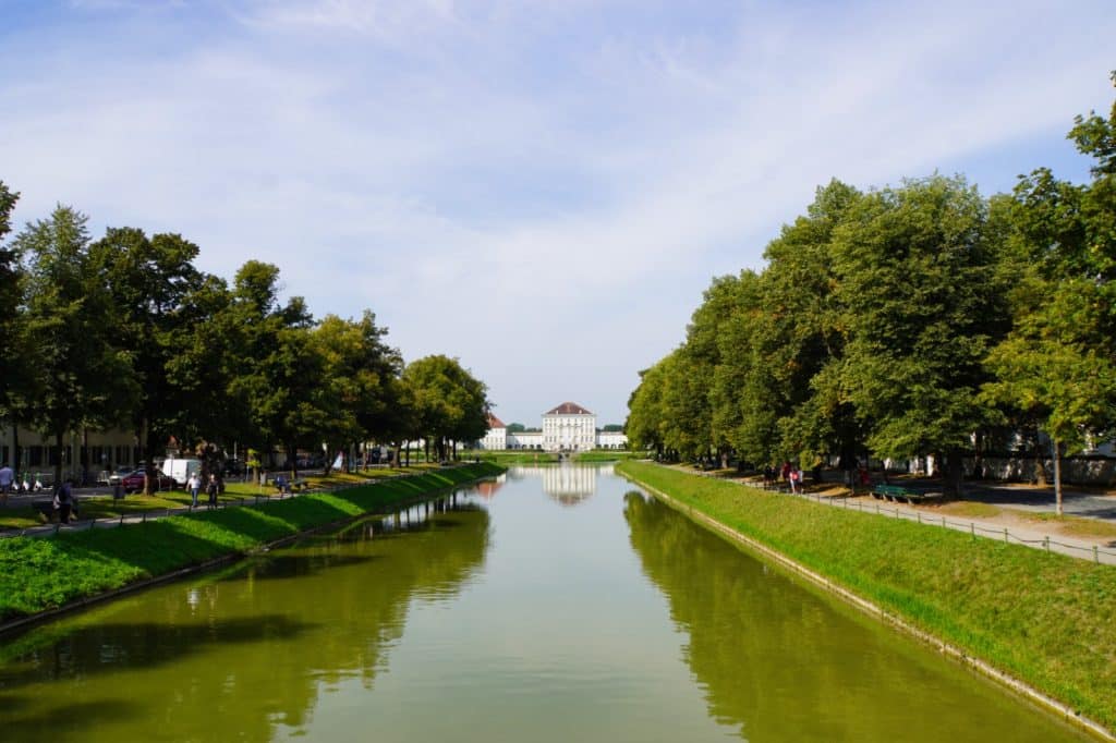 Zufahrt zum Schloss