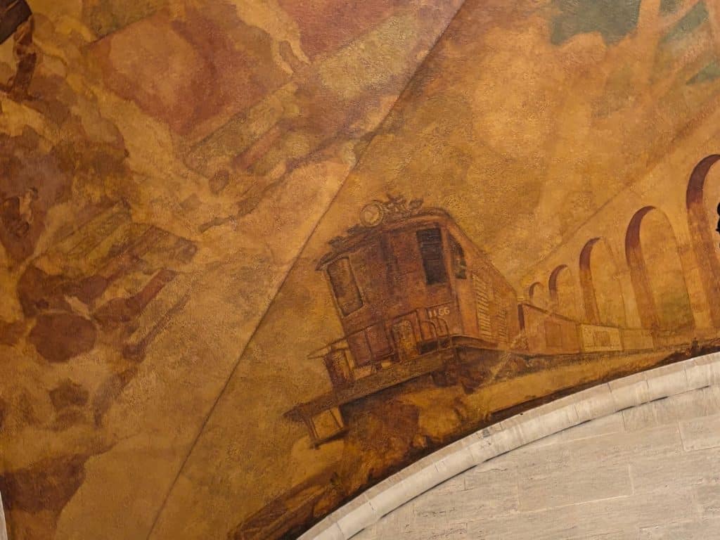Deckenbild im Bahnhofsgang