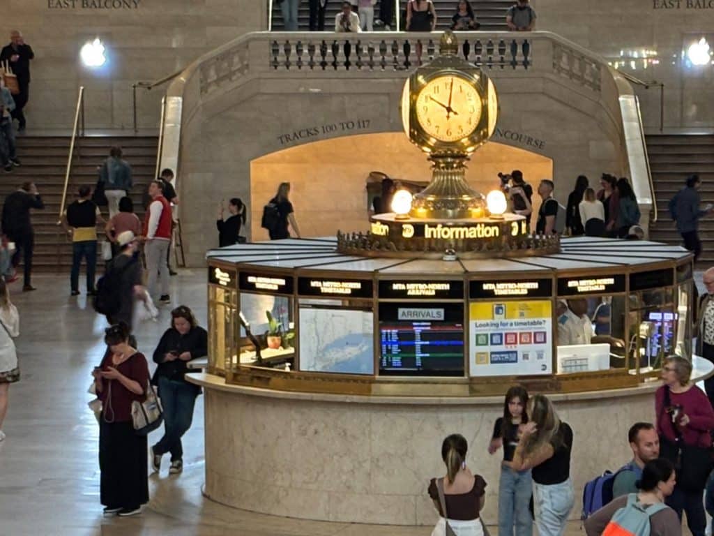 Infopoint im Bahnhof