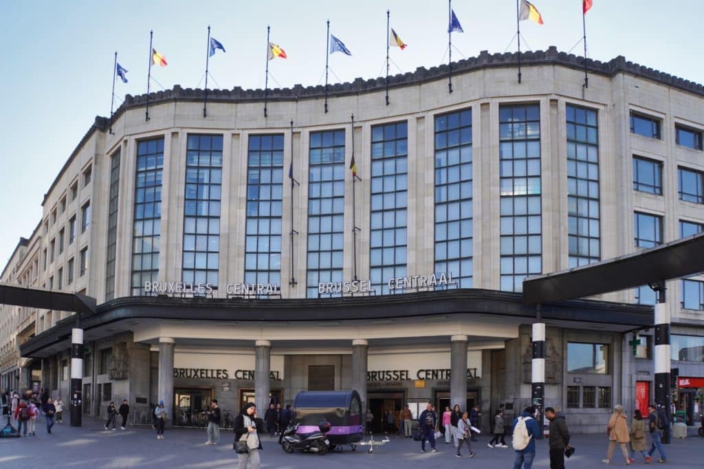 Hauptbahnhof Brüssel, Startpunkt Hop-on Hop-off Stadtrundfahrt in Brüssel