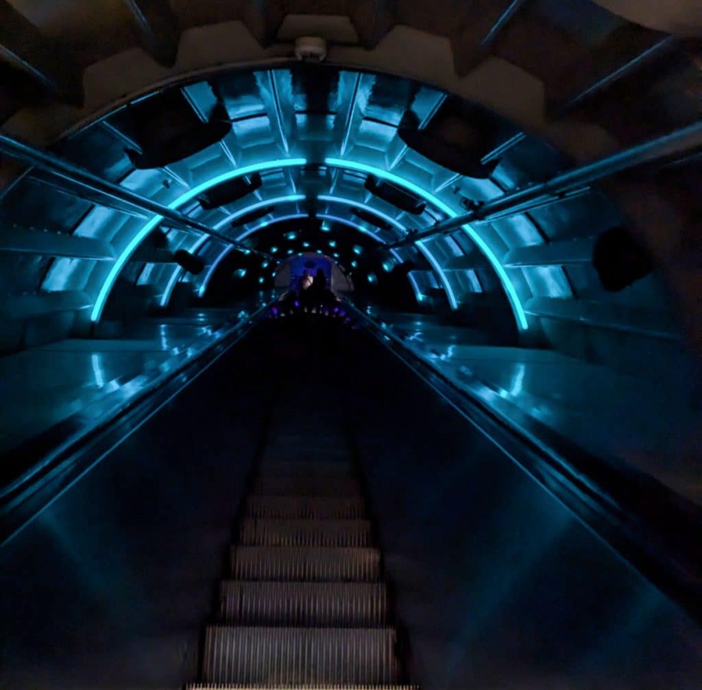Rolltreppe in der Röhre