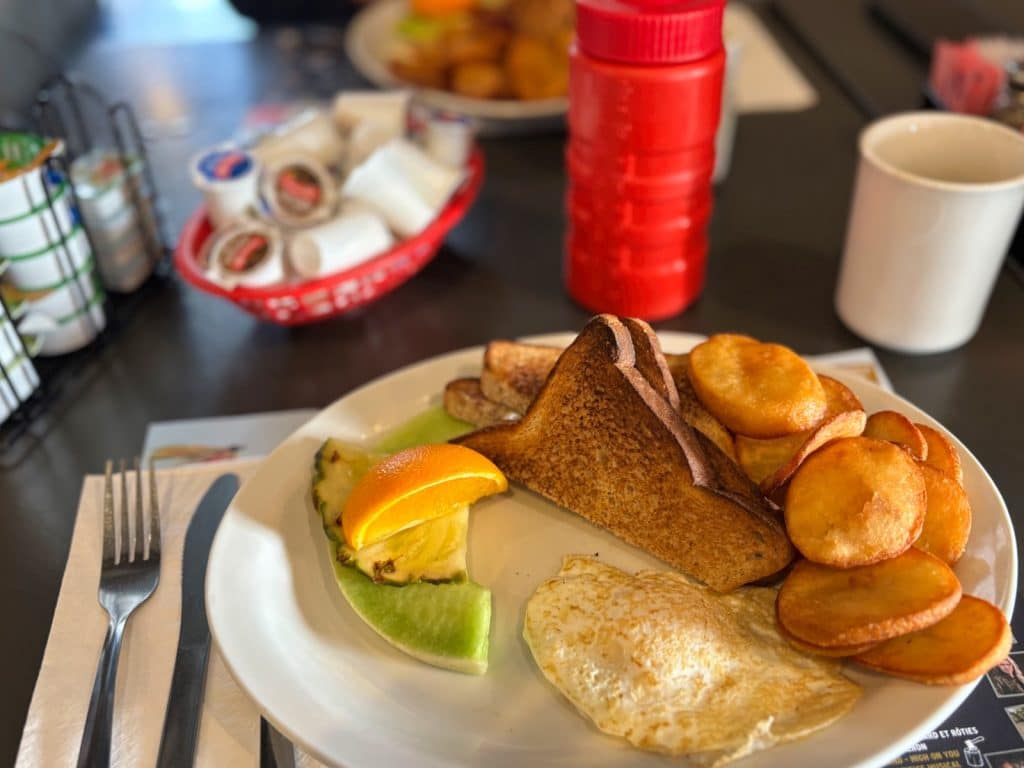 Frühstück mit Kaffee satt