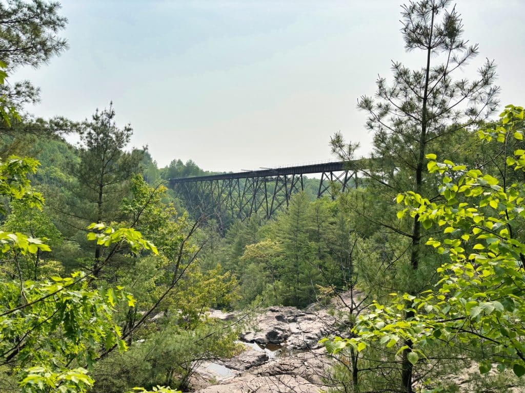 Parc des Chutes de Sainte-Ursule, Flussverlauf