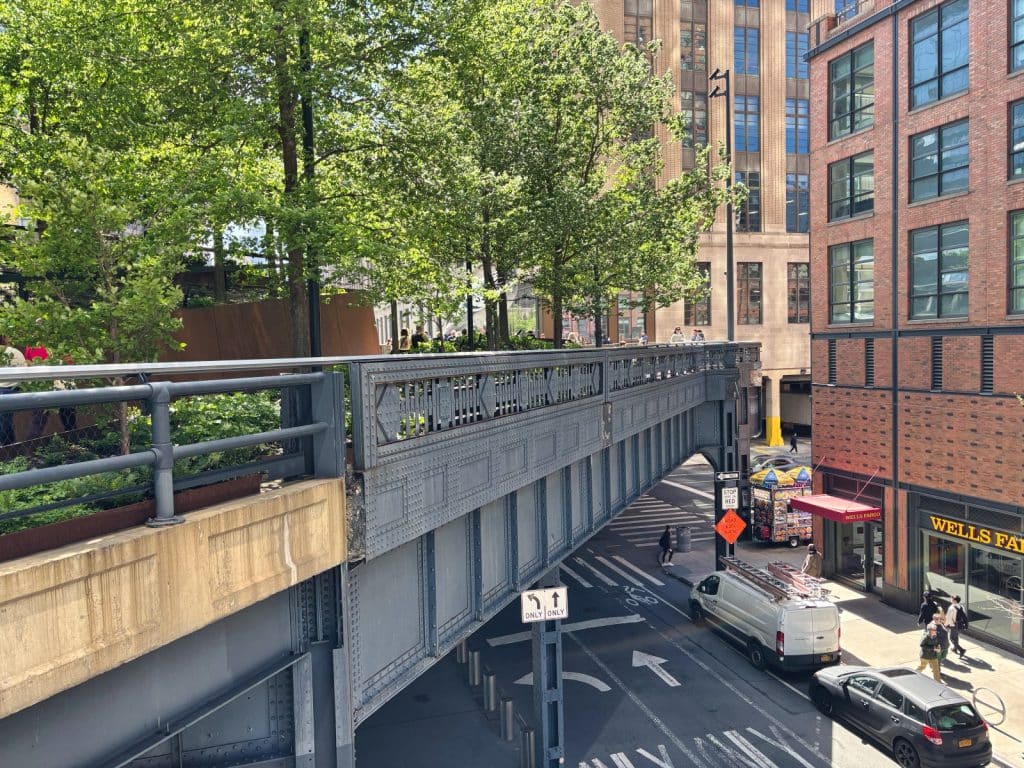 alte Brücke der Eisenbahnlinie