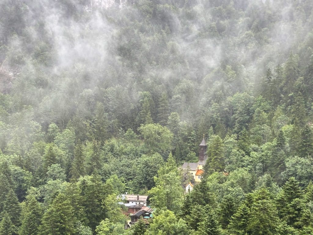 Kapelle Klobenstein versteckt im Wald