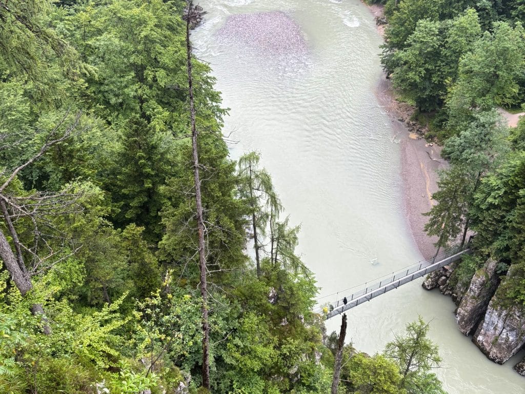 Blick auf die Hängebrücke