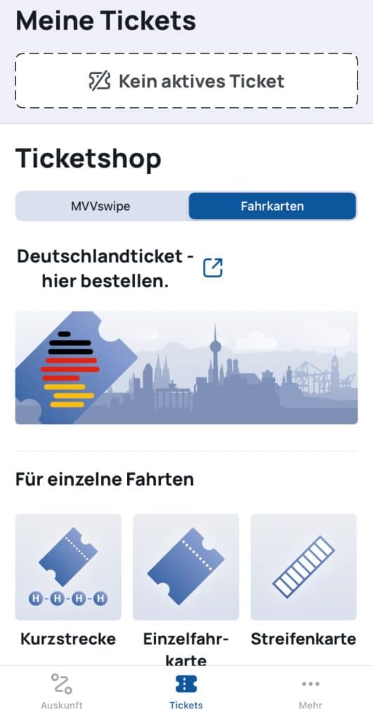 Screenshot der MVV-App, die den Bereich „Meine Tickets“ mit dem Hinweis „Kein aktives Ticket“ sowie den Ticketshop mit verschiedenen Kaufoptionen wie Deutschlandticket, Kurzstrecke und Streifenkarte zeigt.