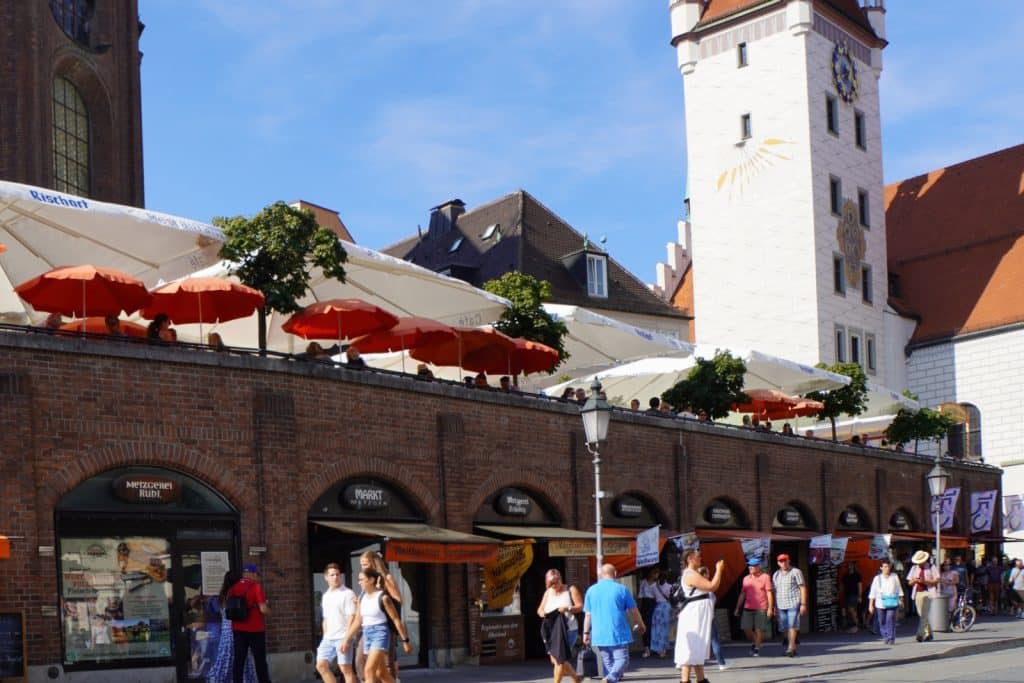 Bereich Fleischverkauf auf dem Markt in München