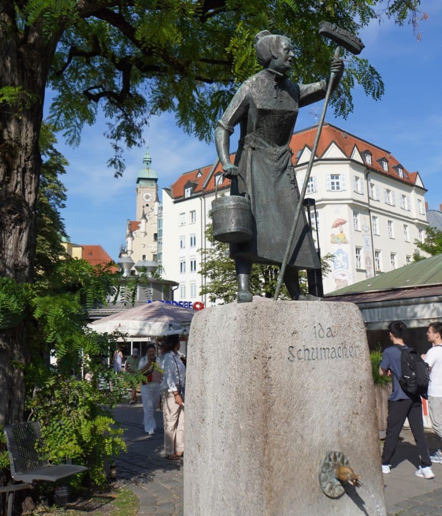 Brunnen auf dem Viktualienmarkt