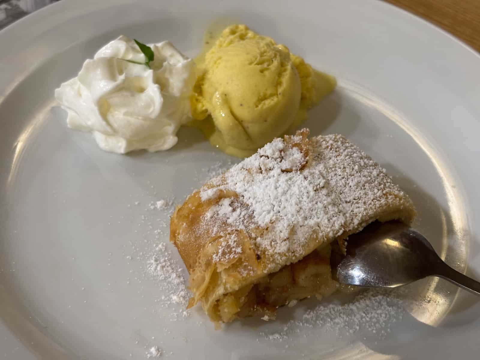 Apfelstrudel