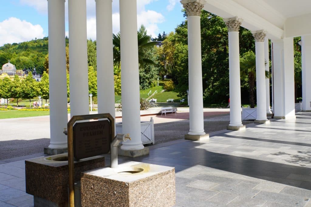 natürliche Quelle in den Kolonaden