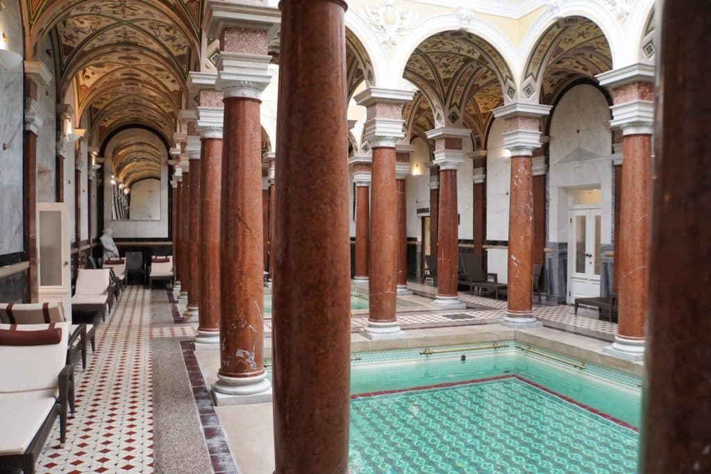 Hotel Ensana Nové Lázně: Römische Bad