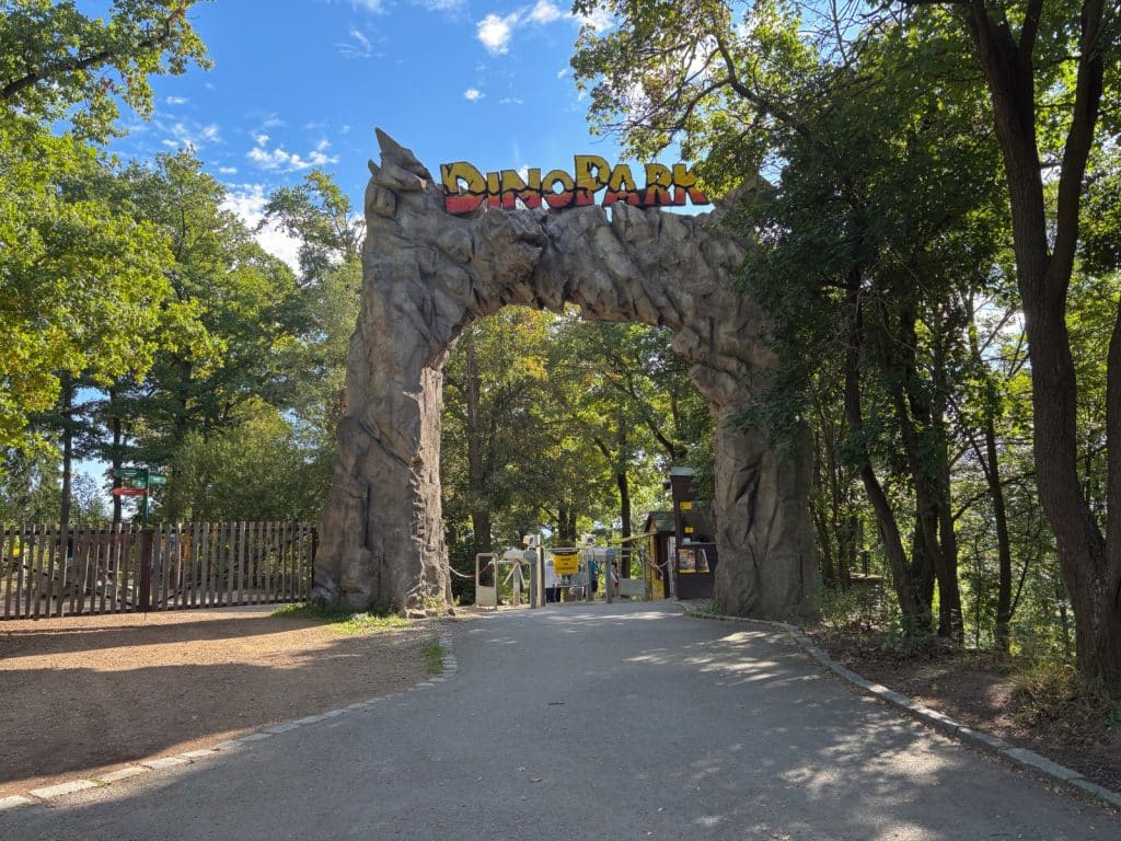 Eingang zum DinoPark