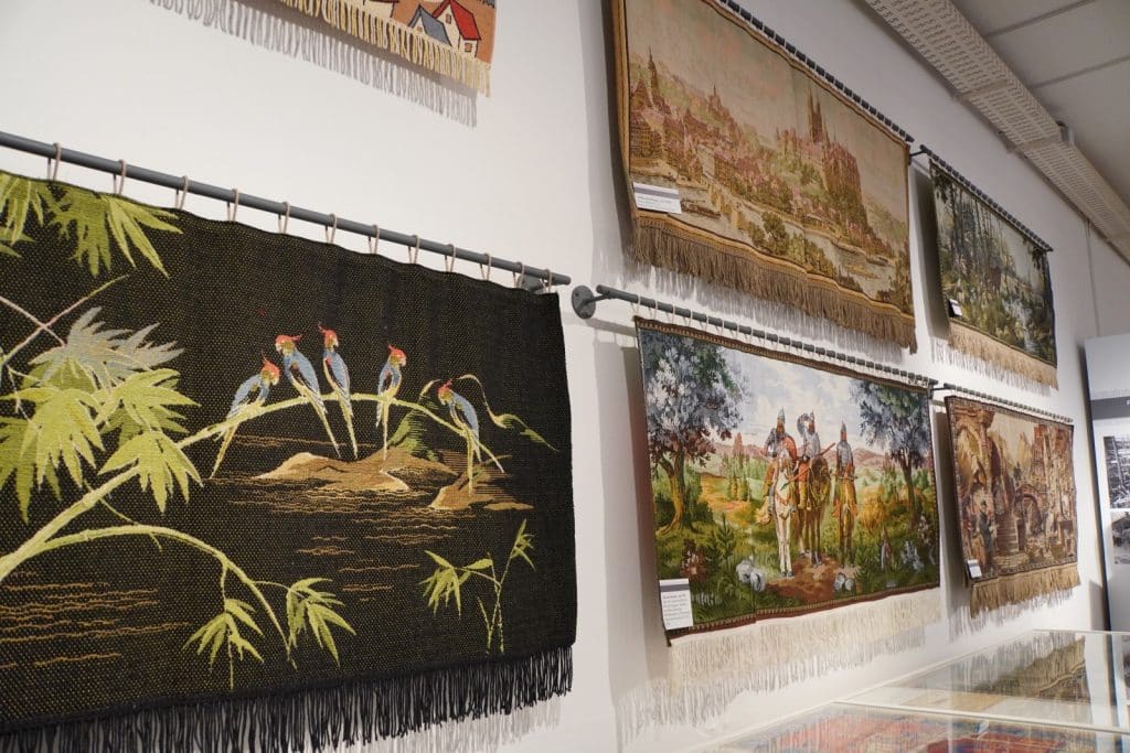 Textil- und Rennsportmuseum Hohenstein-Ernstthal: Wandbehang aus DDR Produktion