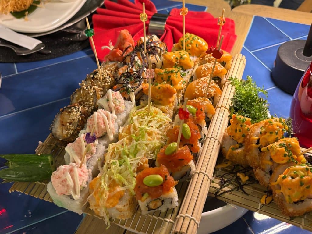 Sushi essen im Fischrestaurant