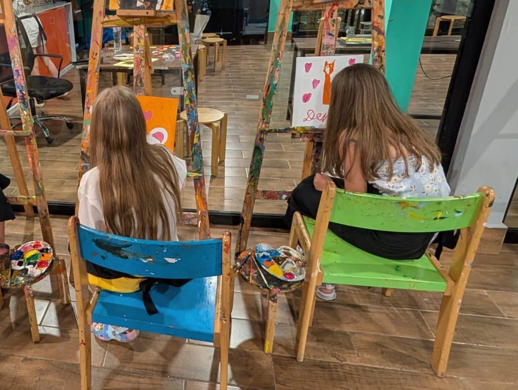 Kinder malen im Kids Club im Rixos Radamis
