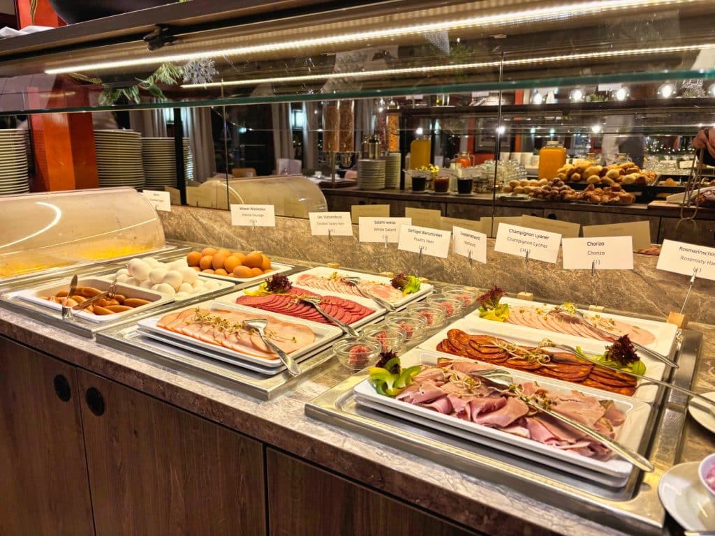 Belvedere von nicko cruises - Frühstücksbüfett