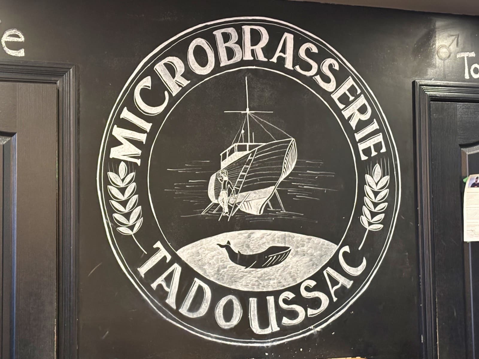 Microbrasserie Tadoussac: Craft Beer & Poutine am Fjord